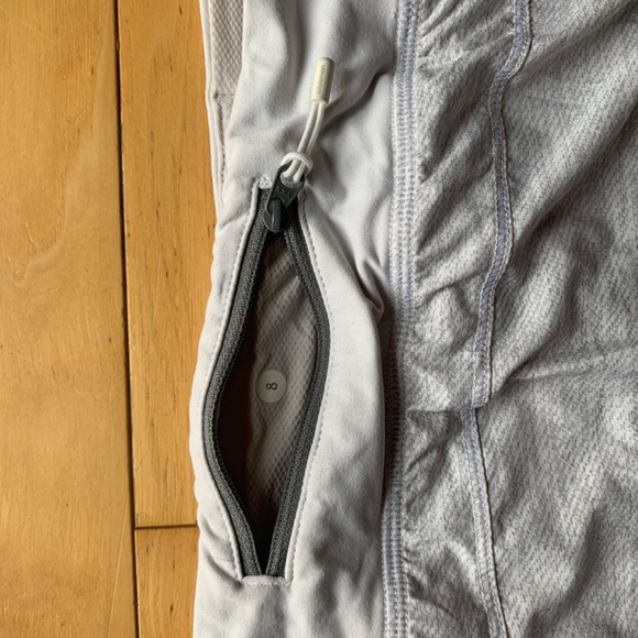 white lulu lemon skirt/short - Picture 2 of 4